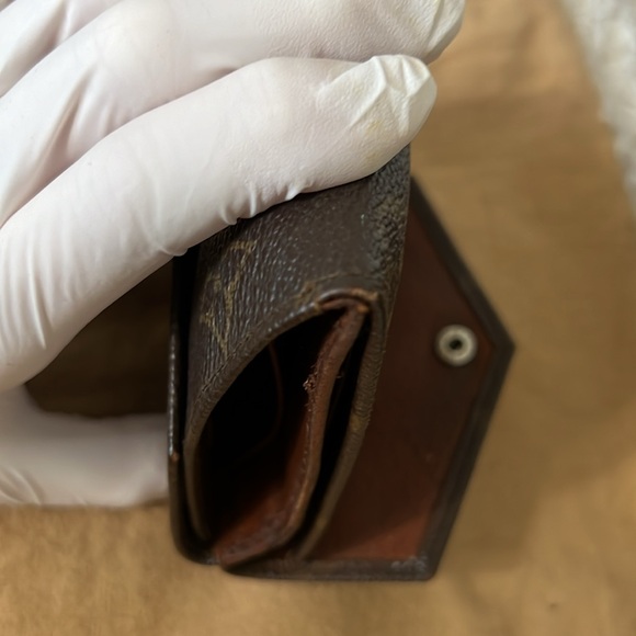 Authentic Louis Vuitton Monogram Elise Wallet - Picture 11 of 13